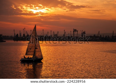 Similar – Silhouette einer ägyptischen Stadt mit Segelboot im Vordergrund und pastellrosa-lila farbenem Himmel, Sonnenuntergangsstimmung