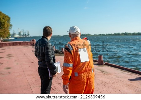 sailor communicates with the superintendent on the deck in the port