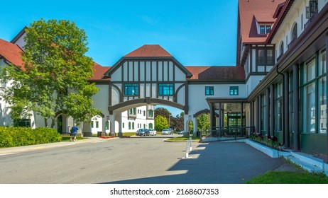 Saint Andrews, New Brunswick, Canada - July 16, 2015 : The Famous And Elegant Algonquin Resort On A Beautiful Summer's Day In July. A Popular Place Visited By Many Famous People.