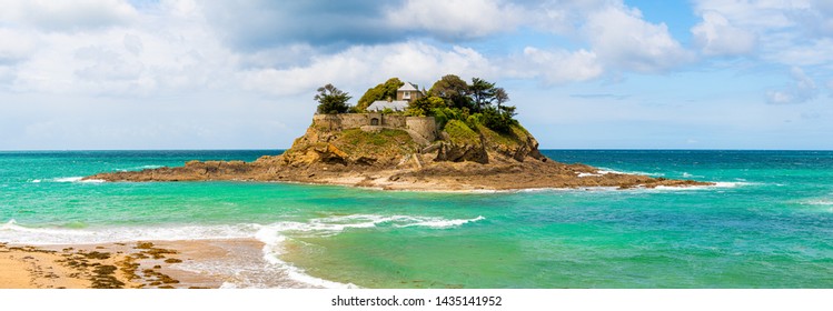 Saint Coulomb, Brittany, France - May 29, 2019: Built On An Island Off Brittany's Emerald Coast, The Fort Du Guesclin Is A Medieval Fortress Which Was Once The Home Of The Late French Singer Leo Ferre