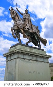 Saint Louis, MO USA - 04/24/2015 - Saint Louis Equestrian Statue And Saint Louis Art Museum
