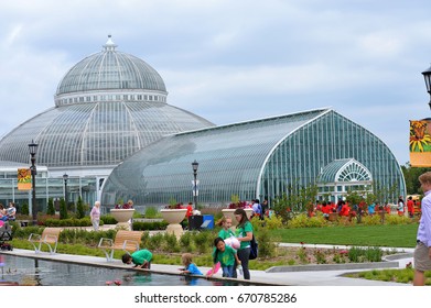 SAINT PAUL, MINNESOTA- JUNE 2017:  A Class Field Trip To Como Zoo And Conservatory In St.. Paul, MN.