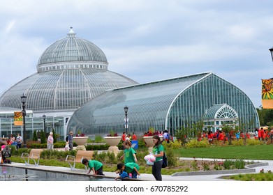 SAINT PAUL, MINNESOTA- JUNE 2017:  A Class Field Trip To Como Zoo And Conservatory In St.. Paul, MN.