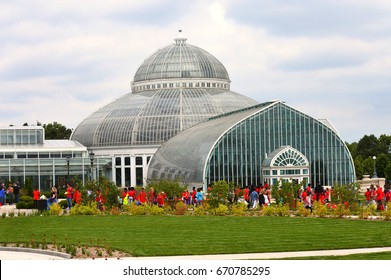 SAINT PAUL, MINNESOTA- JUNE 2017:  A Class Field Trip To Como Zoo And Conservatory In St.. Paul, MN.