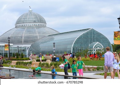 SAINT PAUL, MINNESOTA- JUNE 2017:  A Class Field Trip To Como Zoo And Conservatory In St.. Paul, MN.