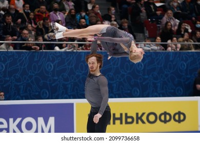 Saint Petersburg, Russia - 25 December 2021: Russian Nationals 2022 Of Figure Skating. Pairs, Free Skating. Evgenia Tarasova, Vladimir Morozov