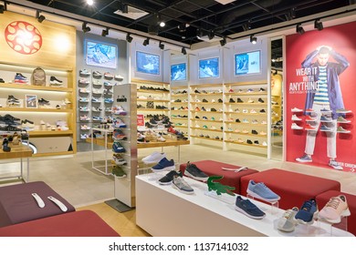 new balance red sea mall