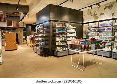 SAINT PETERSBURG, RUSSIA - CIRCA SEPTEMBER, 2022: Interior Shot Of Gold Apple Store At Nevsky Centre Shopping Mall. Gold Apple Is A Russian Chain Of Beauty Stores.