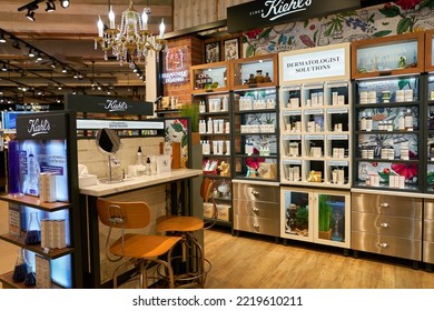 SAINT PETERSBURG, RUSSIA - CIRCA SEPTEMBER, 2022: Interior Shot Of Gold Apple Store At Nevsky Centre Shopping Mall. Gold Apple Is A Russian Chain Of Beauty Stores.