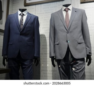 SAINT PETERSBURG, RUSSIA - JUNE 26, 2021:  Business Suits On Shop Two Mannequins High Fashion Retail Display