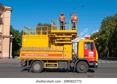 SAINT PETERSBURG, RUSSIA - SEPTEMBER 05, 2021: Electrical Workers On A Car Of The Emergency Service Of Urban Electric Transport