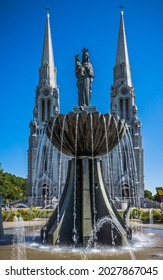 Sainte Anne De Beaupré, Qc, Canada - August 22nd 2020: Fountain In Front Of Sainte Anne De Beaupré Basilica In Quebec, Canada