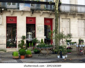 SAINTES, FRANCE - SEPTEMBER 09, 2017:  Exterior View Of Pretty Florist Shop In The City Centre