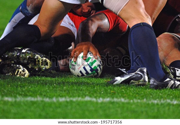 SAINT-ETIENNE, FRANCE-SEPTEMBER\
27, 2007: rugby player holds the balls in a scrum, during the rugby\
match USA vs Samoa, of the Rugby World Cup, France 2007, in\
Saint-Etienne.