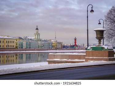 Saint-Petersburg, Russia - 9 February 2021: Winter Day In Saint-Petersburg Center, Reflection In The Neva River