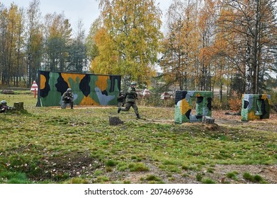 SAINT-PETERSBURG, RUSSIA - JUNE 10 2019: Military Exercise Show For Junior Recruits In One Of  Russian Military Units. Soldiers Running, Shooting Machine Guns