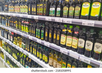 Saint-Petersburg, Russia-June 19, 2022: Large Selection Of Import Sorts Of Olive Oil On The Shelve In The Supermarket. Spanish, Italian, Greek And Other Sorts Of Olive Oil