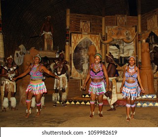 Sakalandnovember 27 Unidentified Zulu Dancers Wear Stock Photo ...