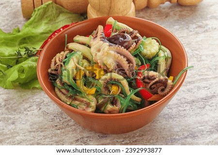 Salad with baby octopus, bell pepper and chukka