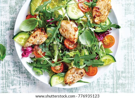 Salad of vegetables and chicken