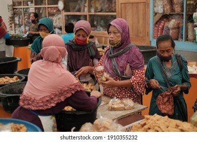 Salatiga, Indonesia - 02052021: Indonesian Women Shopping In Traditional Market.