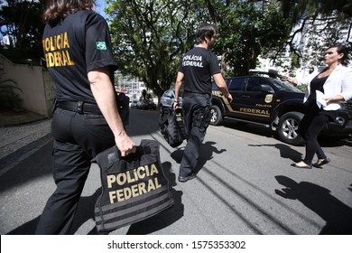 SALAVDOR, BAHIA / BRAZIL - October 16, 2017: Federal Police Officers Are Spotted Leaving Federal Deputy Lucio Vieira Lima's Apartment In The Barra Neighborhood In Salvador (BA). 