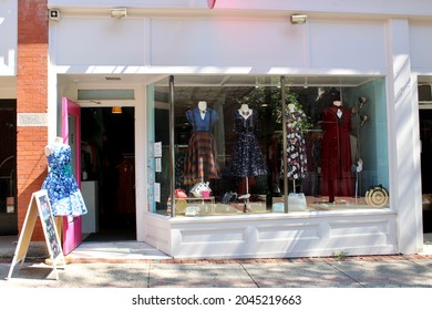 482 Shopp window Images, Stock Photos & Vectors | Shutterstock