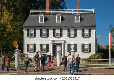 Salem, MA, US-October 14, 2021: Tourists Gather In Front Of The Ropes Mansion Museum Featured In The Movie Hocus Pocus During The Annual Haunted Happenings Festival. 