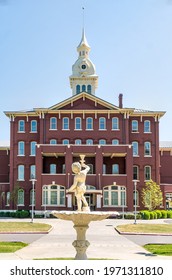 Salem, Oregon - March 22, 2021: Oregon State Hospital Museum Of Mental Health Building And Fountain.