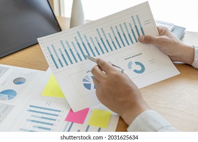 The Sales Manager Is Checking The Monthly Employee Sales Data For Accuracy Before Paying The Commission, He Points To The Document Displayed In The Form Of A Chart. The Concept Of Paying Commissions.