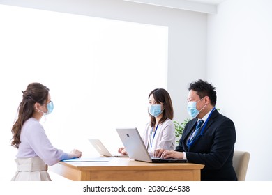 A Salesperson Negotiating Business With A Mask On