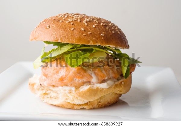 salmon\
burger