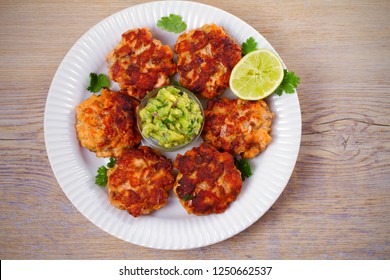 Imagenes Fotos De Stock Y Vectores Sobre Grilled Salmon Avocado Salsa Shutterstock