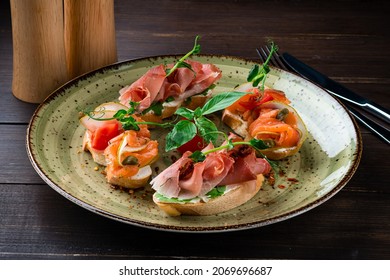 salmon and parma bruschetta set, Italian antipasti snacks set. Bruschetta with prosciutto and cream cheese, smoked salmon