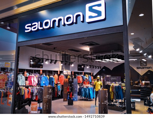 Potentieel Verstikken het formulier Salomon Store Coresi Mall Center Brasov Stock Photo (Edit Now) 1492710839