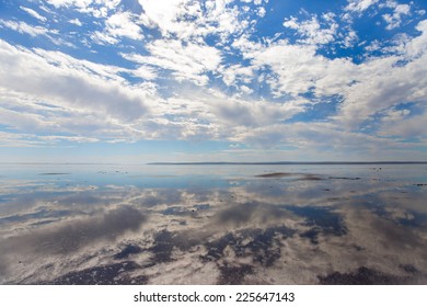 5,534 Salt lake mirror reflection Images, Stock Photos & Vectors ...