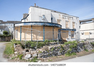 Saltash, Cornwall, England. - 17th April 2019: Saltash Waterfront Pub Known As The Waterside Inn Is A Derelict Building In Cornwall Set To Be Demolished By The Town Council.