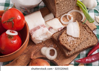 Salted Lard With Bread And Onion