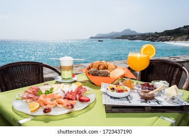 Salty and sweet brunch in front of the sea - Powered by Shutterstock