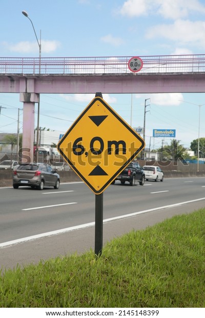 salvador, bahia, brazil - april 11, 2022:\
traffic sign on highway BR 324 indicates maximum height limit of 6\
meters for vehicle\
transit.