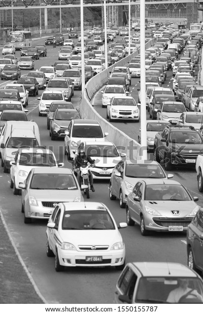 SALVADOR, BAHIA / BRAZIL - April 20, 2017: View\
of traffic jam on Luiz Viana Avenue in Salvador (BA) (SHUTTERSTOCK\
/ Joa Souza).