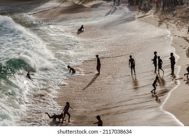 Salvador, Bahia, Brazil - August 22, 2021: Large Group Of People On Paciencia Beach In The Rio Vermelho Neighborhood Of Salvador, Brazil. People Having Fun In The Middle Of The Coronavirus Pandemic.