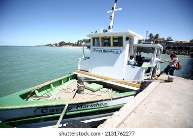 Salvador, Bahia, Brazil - August 28, 2017: Pier For Boarding People On Speedboat For Crossing From Mar Grande To Salvador Through The Baía De Todos Os Santos.