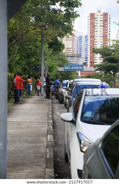 salvador, bahia, brazil - february 16,\
2022: vehicles wait in line for driver facination against corona\
virus in the drive thru system in the city of\
Salvador.