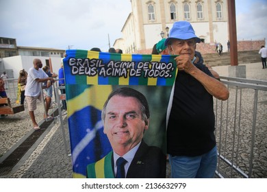 Salvador, Bahia, Brazil - March 16, 2022: Followers Of President Jair Bolsonaro Wait For Him At Bonfim Church During A Visit To The City Of Salvador.