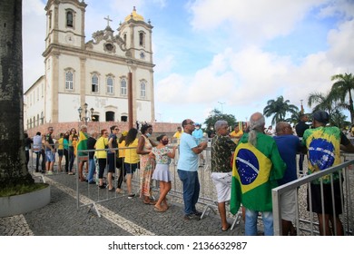 Salvador, Bahia, Brazil - March 16, 2022: Followers Of President Jair Bolsonaro Wait For Him At Bonfim Church During A Visit To The City Of Salvador.