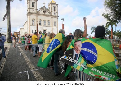 Salvador, Bahia, Brazil - March 16, 2022: Followers Of President Jair Bolsonaro Wait For Him At Bonfim Church During A Visit To The City Of Salvador.