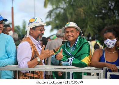 Salvador, Bahia, Brazil - March 16, 2022: Followers Of President Jair Bolsonaro Wait For Him At Bonfim Church During A Visit To The City Of Salvador.