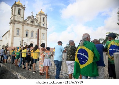 Salvador, Bahia, Brazil - March 16, 2022: Followers Of President Jair Bolsonaro Wait For Him At Bonfim Church During A Visit To The City Of Salvador.