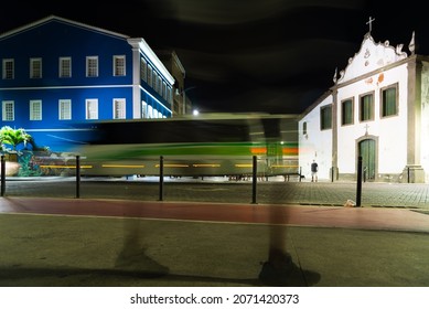 Salvador, Bahia, Brazil - May 30, 2021: Slow Speed Movement Of Car Traffic At Night In The Rio Vermelho Neighborhood.